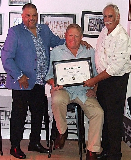 Presidents three: Darren Nagle receives his certificate from fellow past President Sandro Capocchi (left) and current President Charlie Walker.
